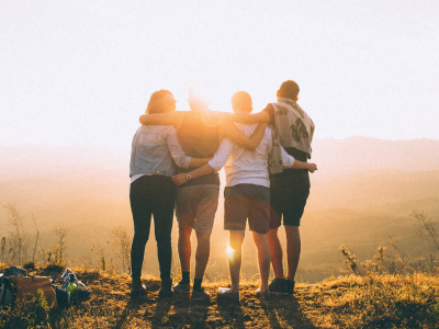 30 frases bíblicas para jovens que orientam suas caminhadas