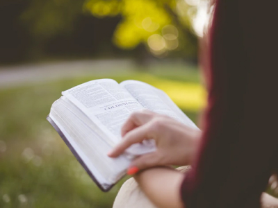 30 versículos sobre alegria para sentir-se pleno e feliz junto ao Pai