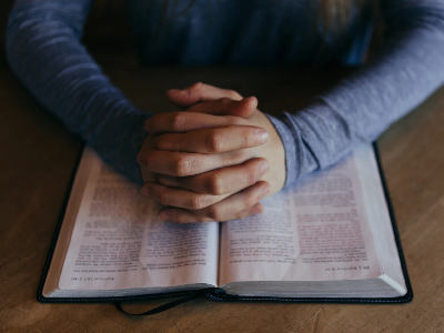 40 versículos sobre oração que irão te ajudar a fazer suas preces e agradecimentos
