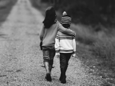 30 frases de caridade para construir um mundo mais justo e fraterno