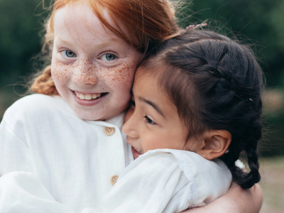 30 frases de aniversário de Deus para amiga que abençoarão o dia dela