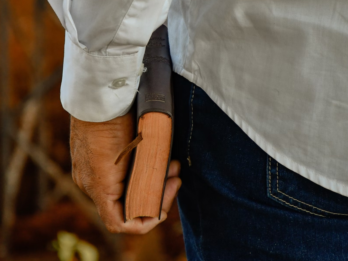 30 frases de aniversário para pastor que abençoarão a vida dele